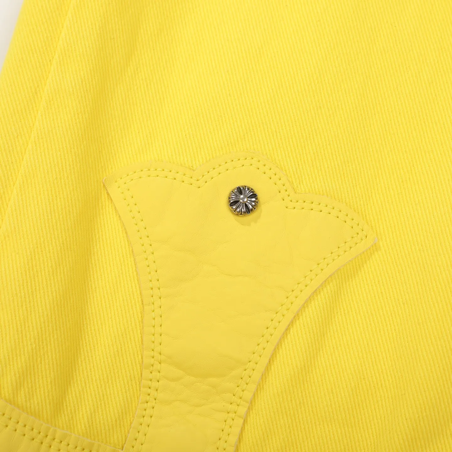 P280 Chrome hearts CH Fan Chengcheng's same style New York limited large leather label dopamine yellow jeans Special Italian cowhide printed and cut Customized sheepskin three-layer thick thread leather The whole body is spliced in heavy water washing craftsman's hand-splashed ink You can see the details Three-dimensional cutting version Loose and comfortable, not picky about the figure Make you taller and slimmer Factory Seiko Original quality control Same style for men and women Can be matched with couples Versatile recommendation Necessary jeans for all seasons Color: lemon yellow Size: s m l xl